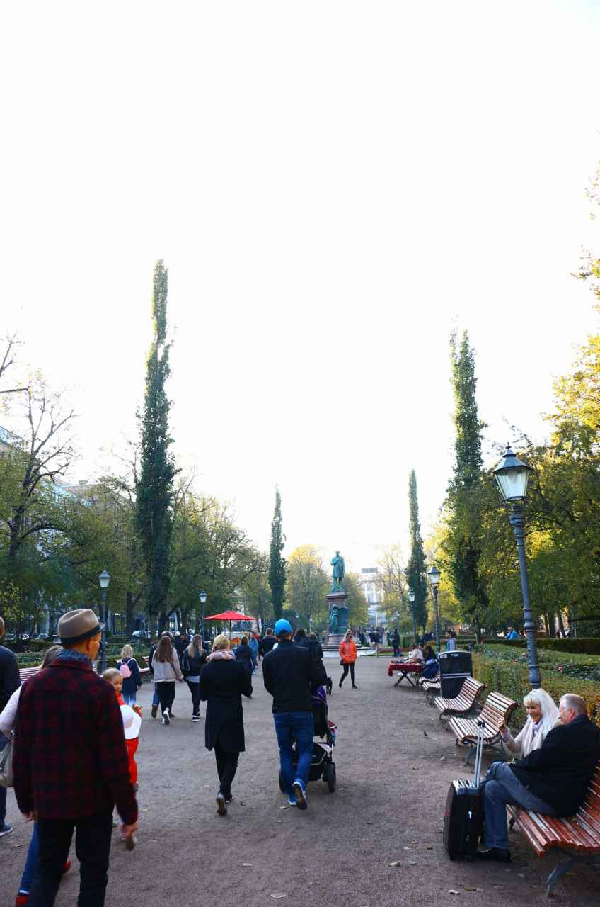 エスプラナーディ公園 フィンランド最も人気な公園 ヘルシンキ観光 キートスショップ