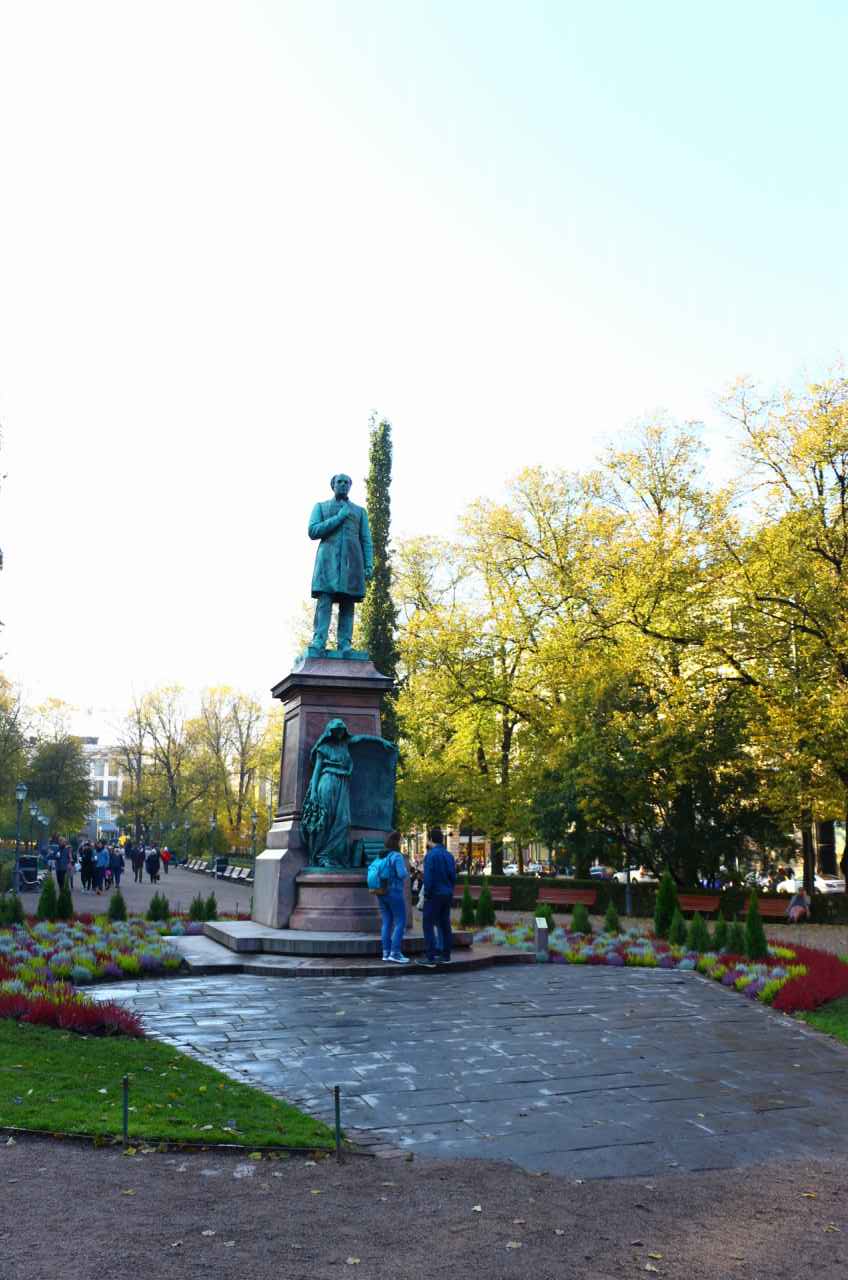 エスプラナーディ公園 フィンランド最も人気な公園 ヘルシンキ観光 キートスショップ