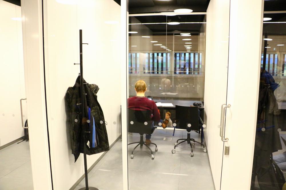 ヘルシンキ中央図書館OODIの二階にある１～２人用オフィス室