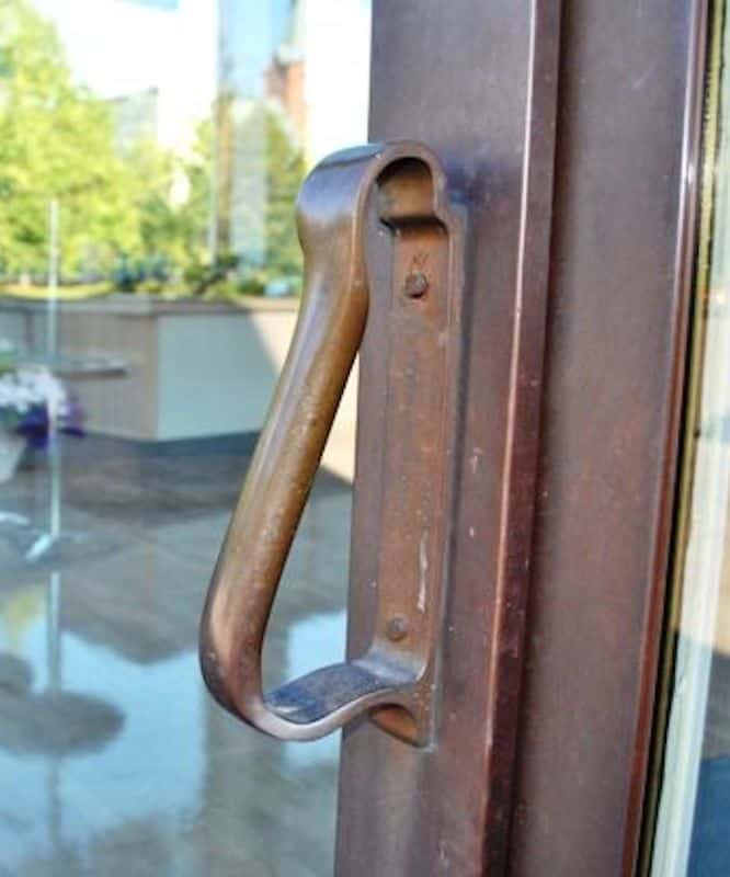 アルヴァ・アアルトのデザイン「ドアノブ」競売価格と盗難事件